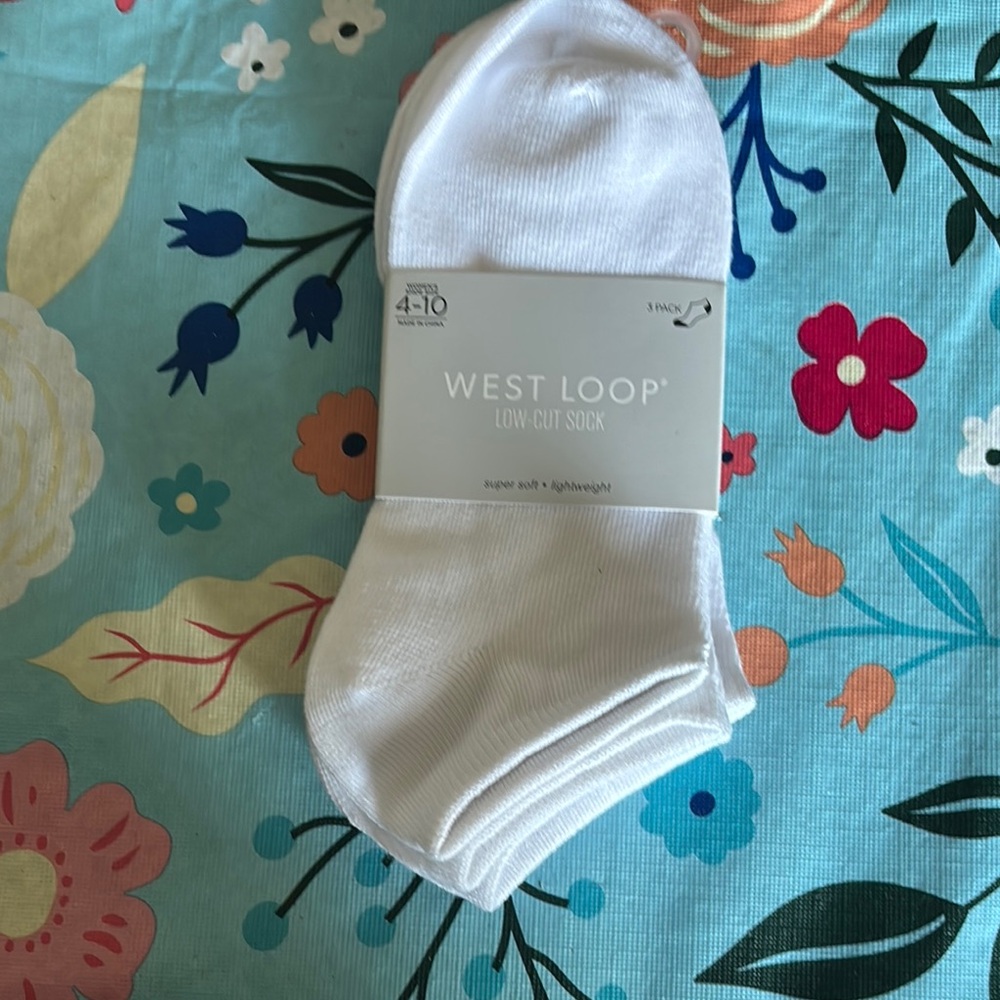 West Loop White Casual Socks Essential Comfort